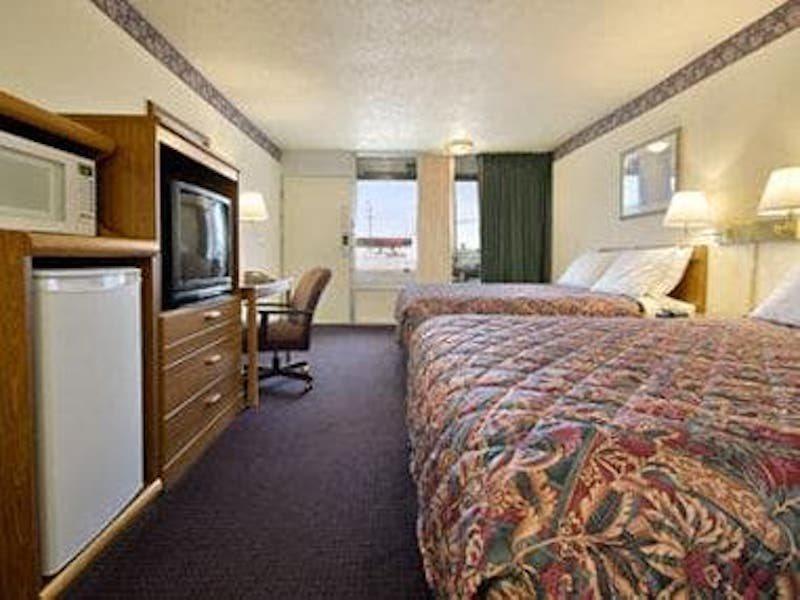 Days Inn Рола Екстериор снимка